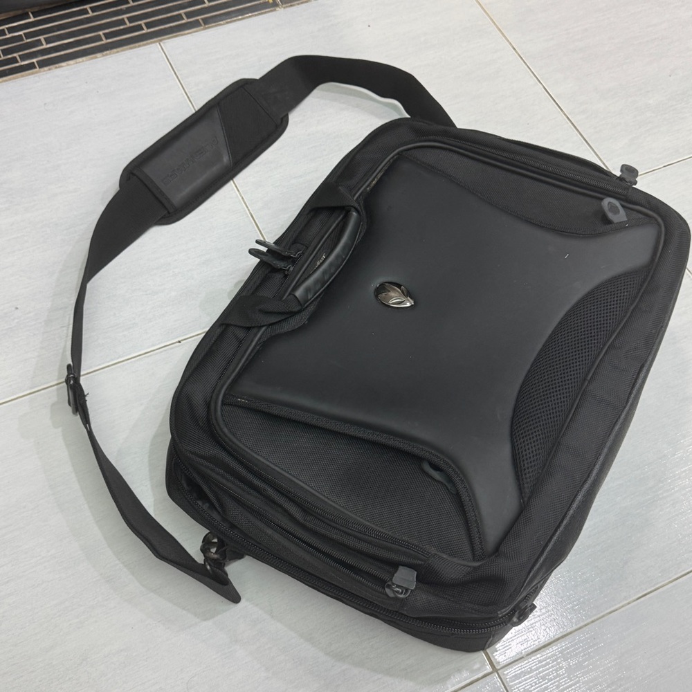 Mobile Edge Alienware Orion Notebook Messenger Ba… - image 2
